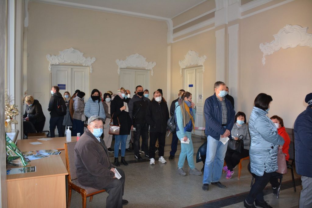 У приміщенні Надвірнянської міської ради, почав діяти пункт вакцинації від COVID-19