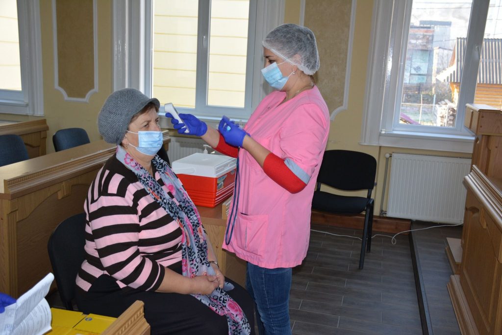 У приміщенні Надвірнянської міської ради, почав діяти пункт вакцинації від COVID-19