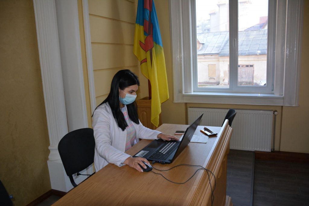 У приміщенні Надвірнянської міської ради, почав діяти пункт вакцинації від COVID-19