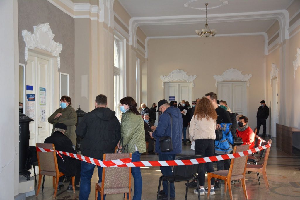 У приміщенні Надвірнянської міської ради, почав діяти пункт вакцинації від COVID-19