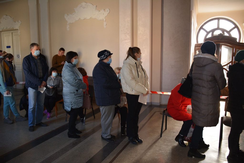 У приміщенні Надвірнянської міської ради, почав діяти пункт вакцинації від COVID-19